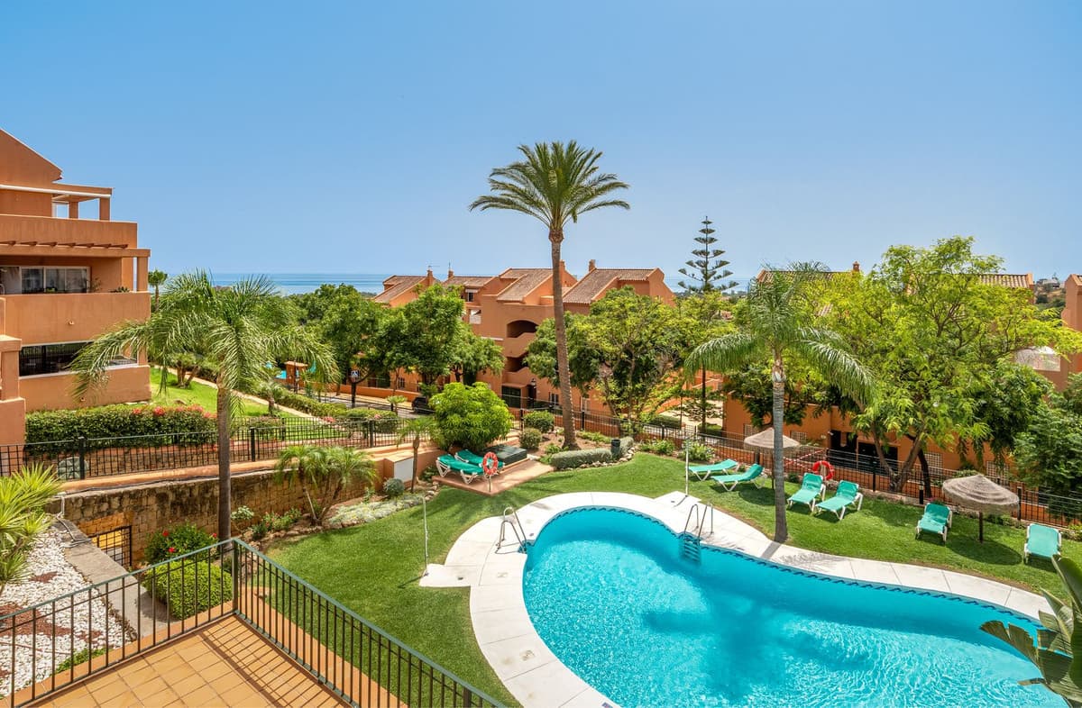 Middle Floor Apartment in Elviria — photo 1 of 10