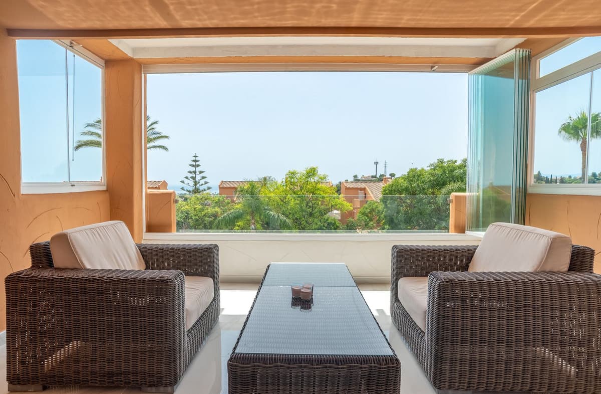 Middle Floor Apartment in Elviria — photo 2 of 10