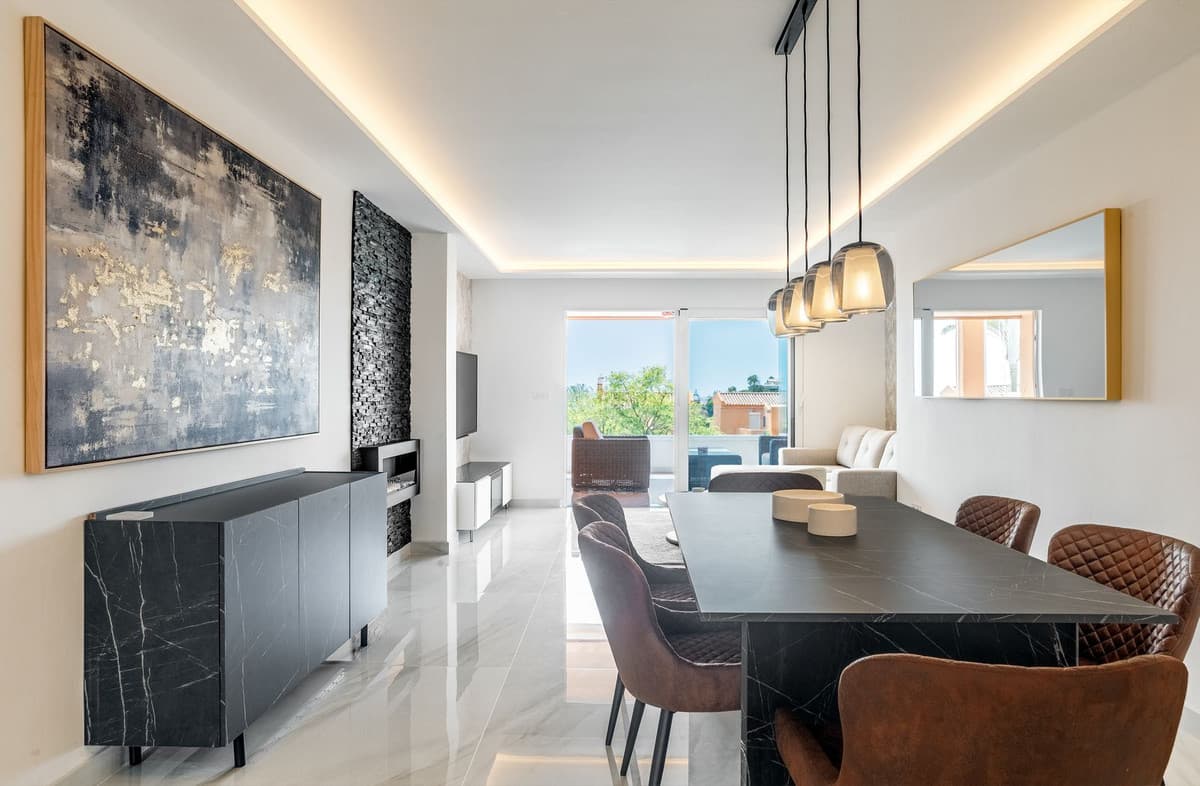 Middle Floor Apartment in Elviria — photo 3 of 10