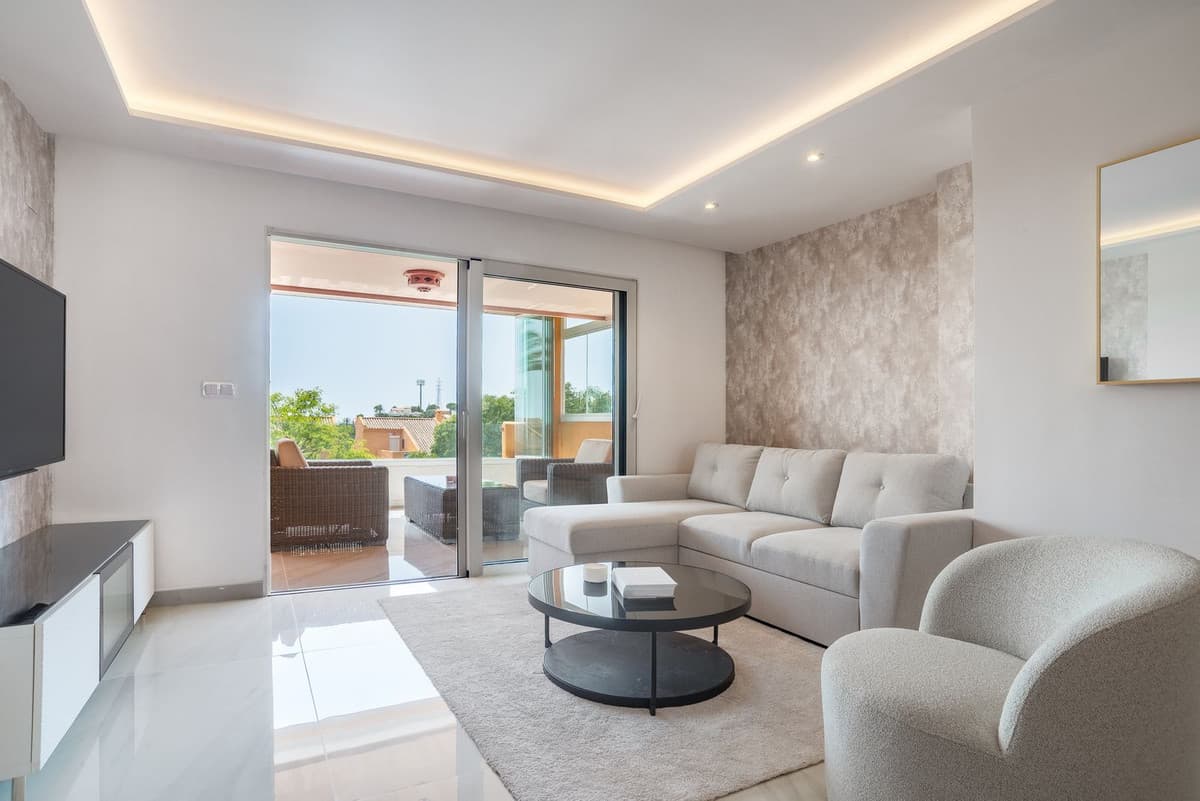 Middle Floor Apartment in Elviria — photo 4 of 10