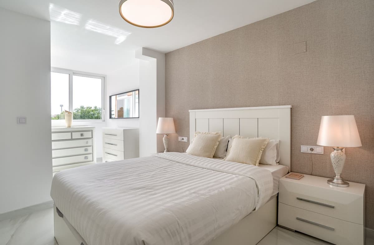 Middle Floor Apartment in Elviria — photo 9 of 10