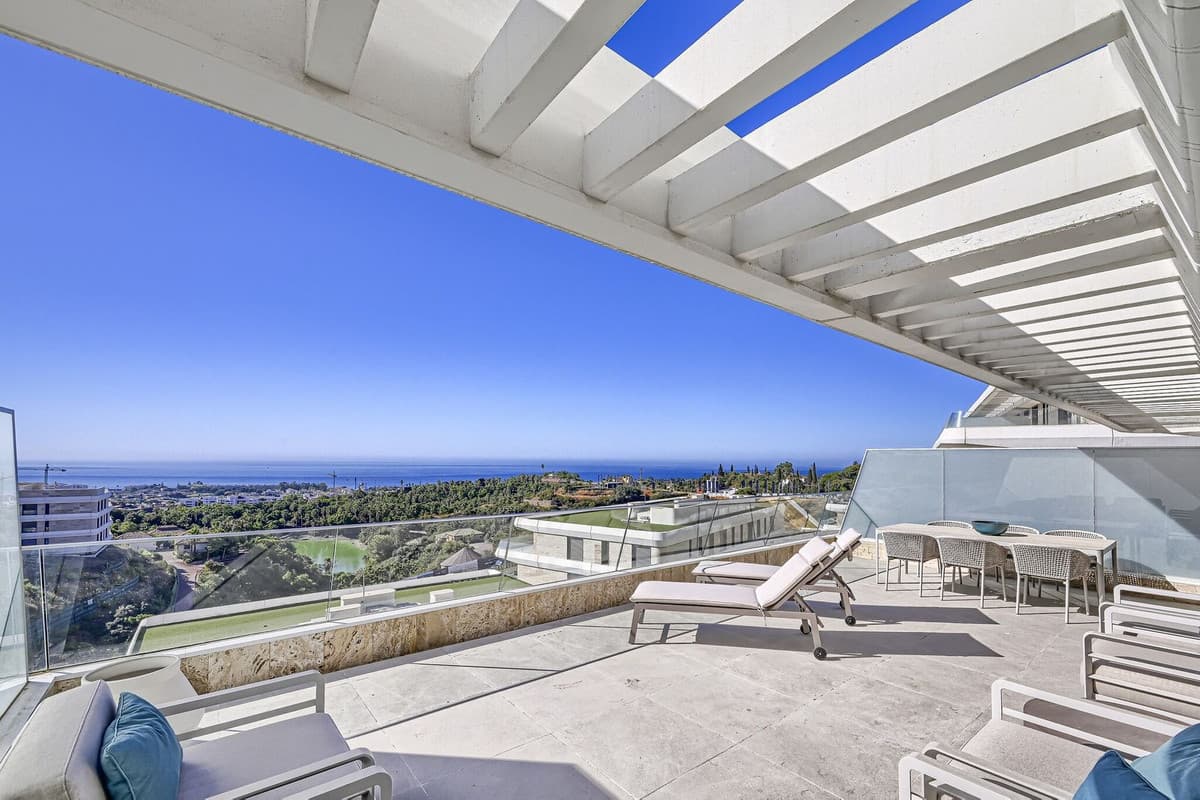 Middle Floor Apartment in Estepona — photo 1 of 10