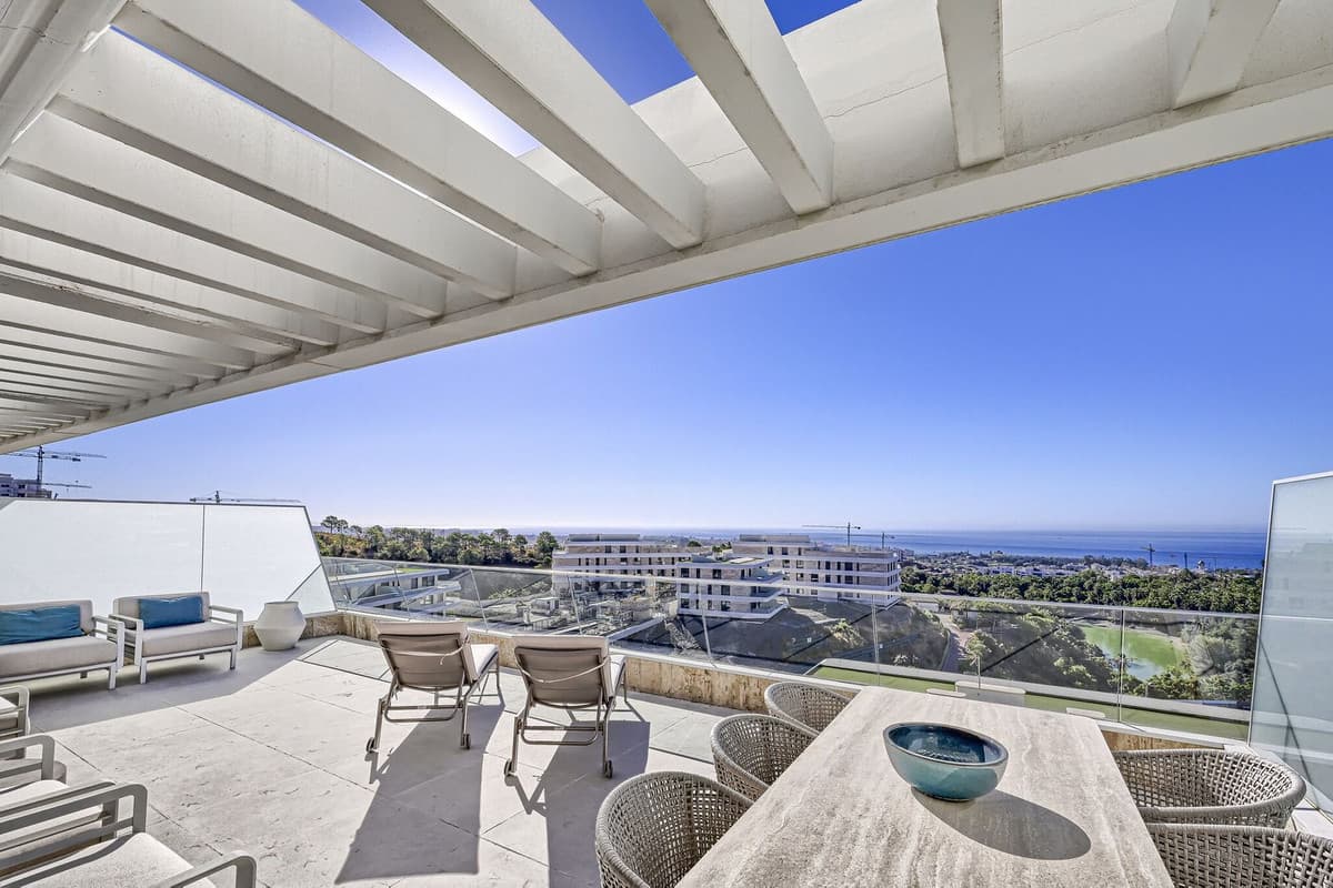 Middle Floor Apartment in Estepona — photo 3 of 10