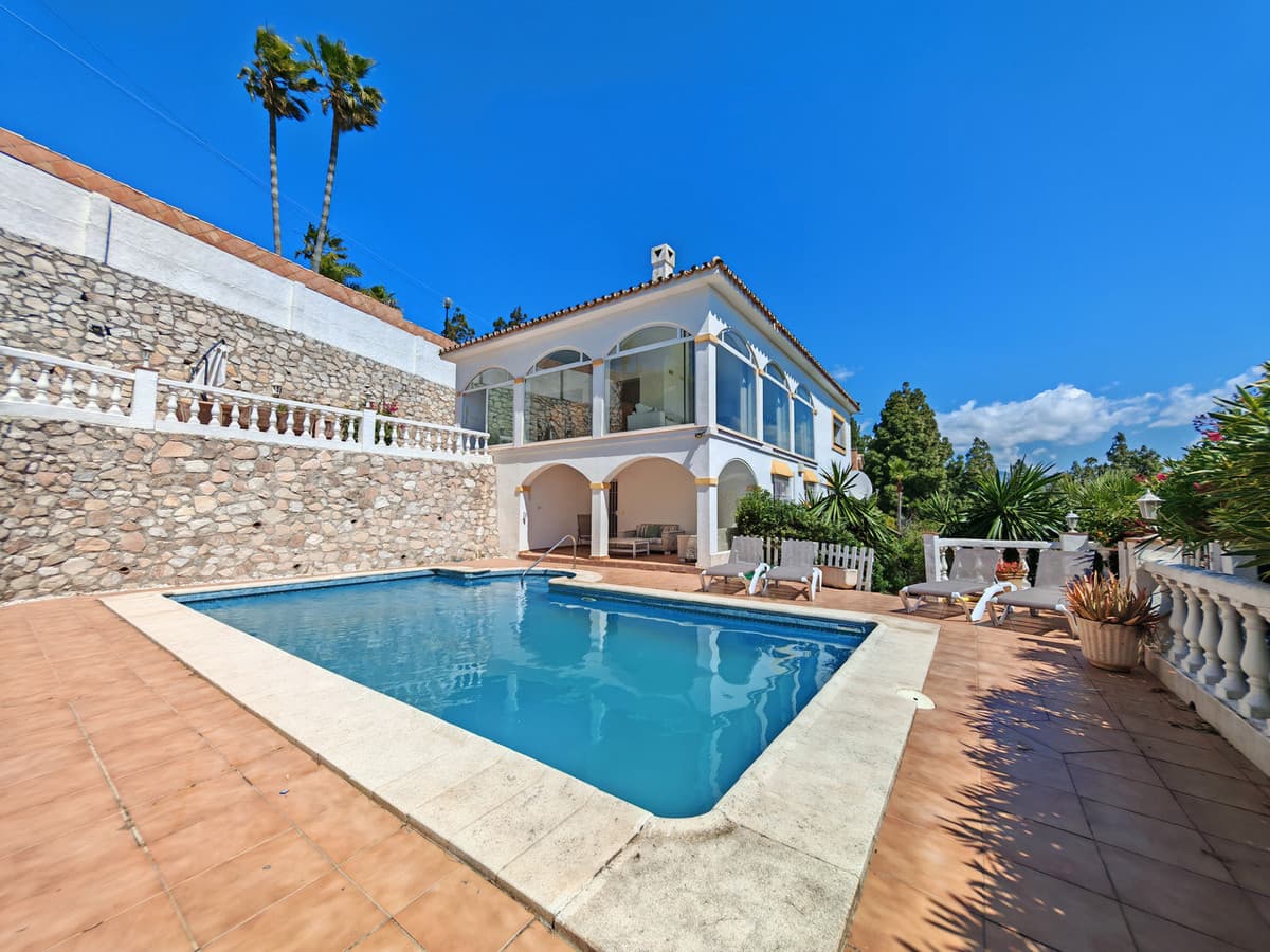 Detached Villa in El Chaparral — photo 2 of 10