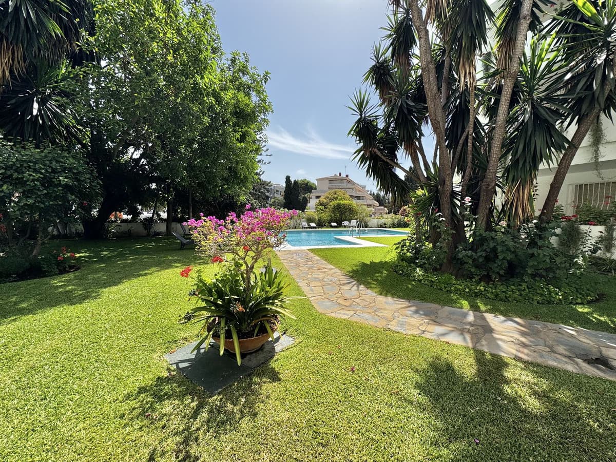 Middle Floor Apartment in Nueva Andalucía — photo 6 of 10