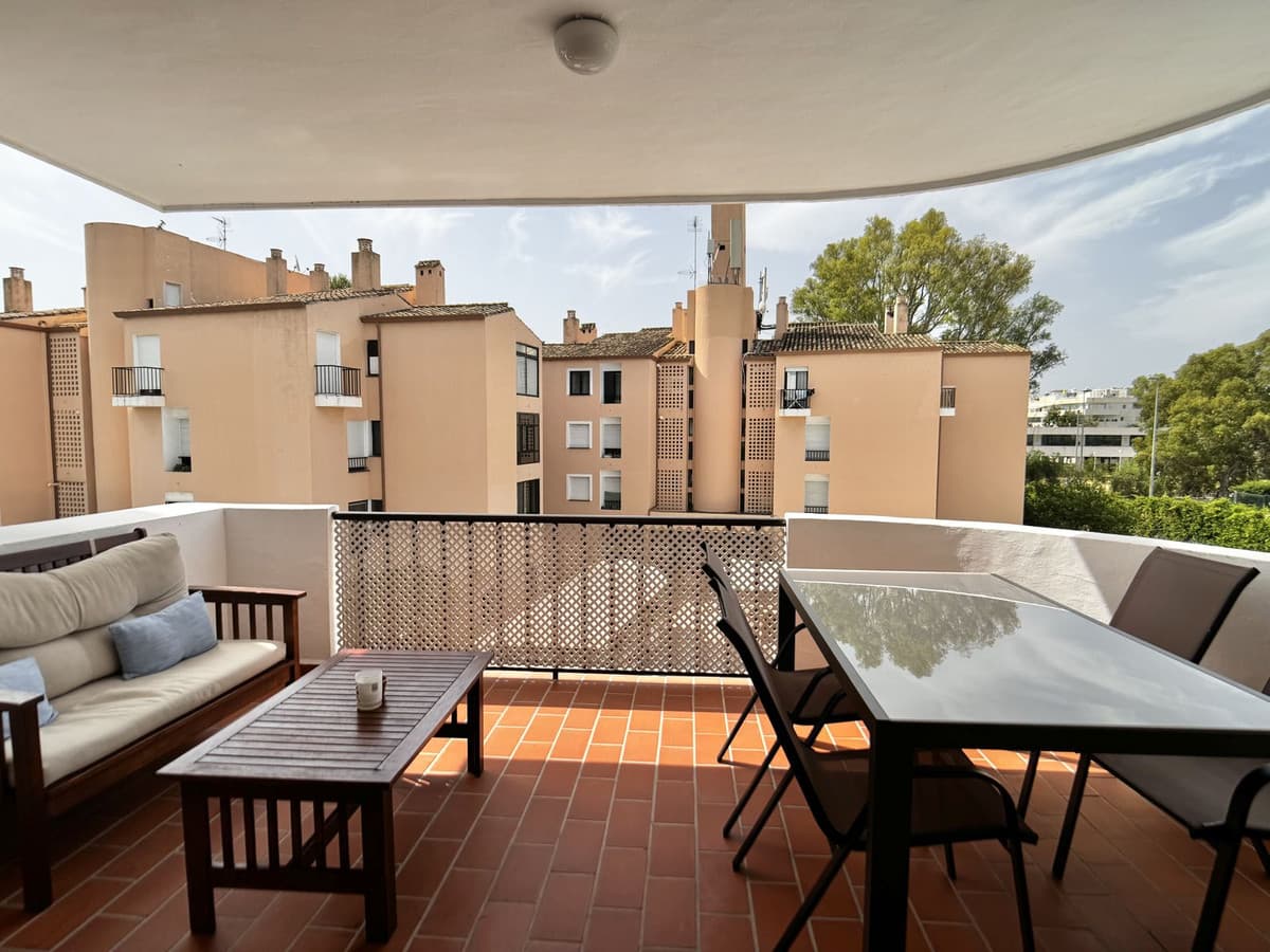 Middle Floor Apartment in Nueva Andalucía — photo 7 of 10