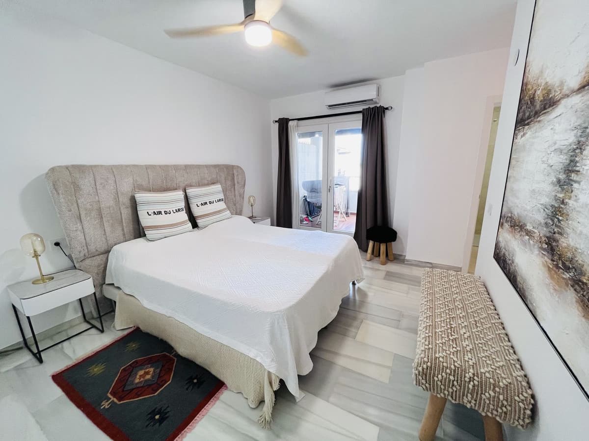 Middle Floor Apartment in Calahonda — photo 4 of 10