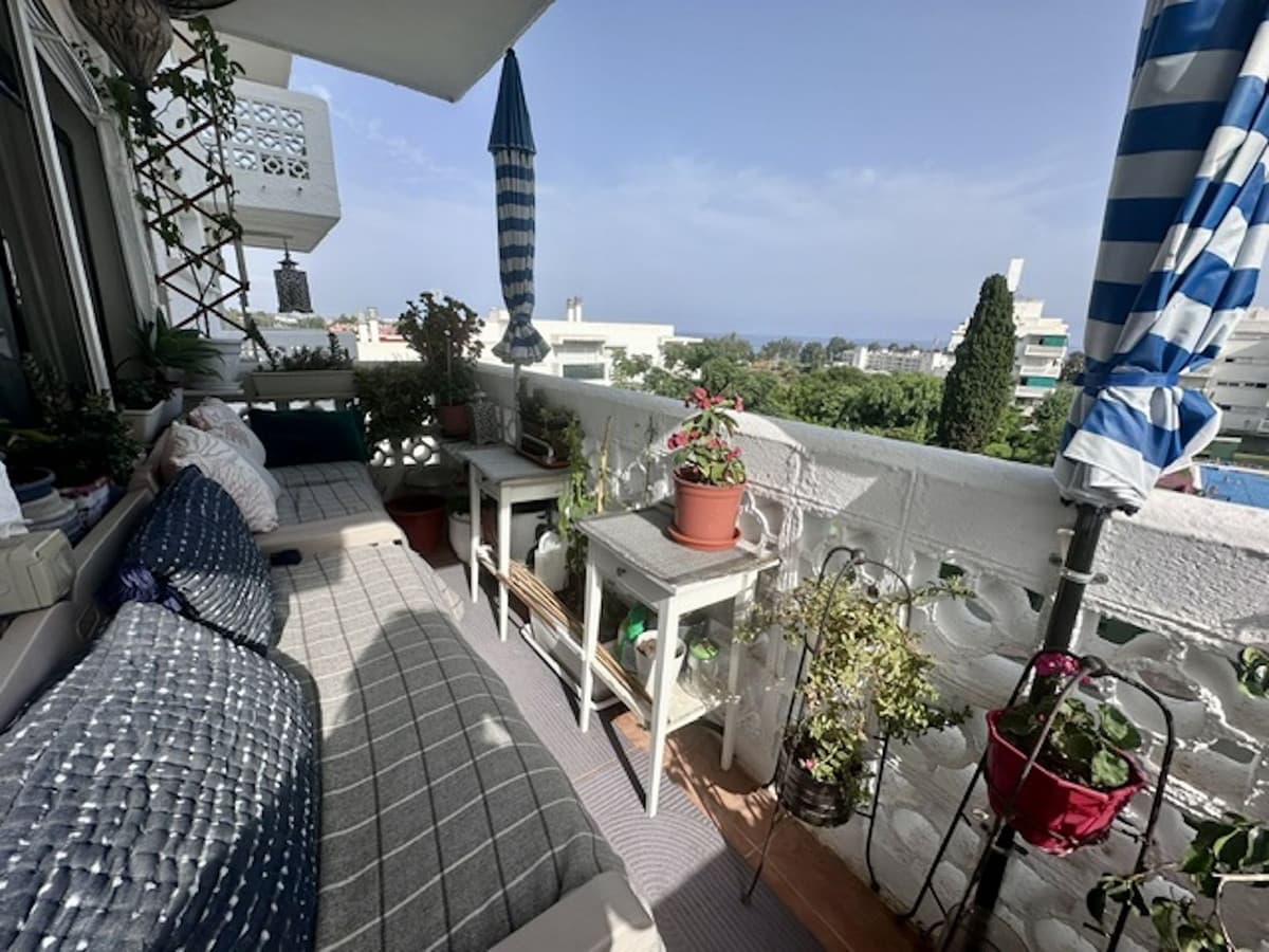 Middle Floor Apartment in Estepona — photo 3 of 10