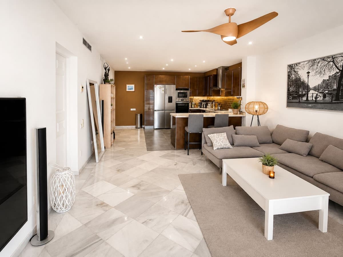 Middle Floor Apartment in Benahavís — photo 4 of 10