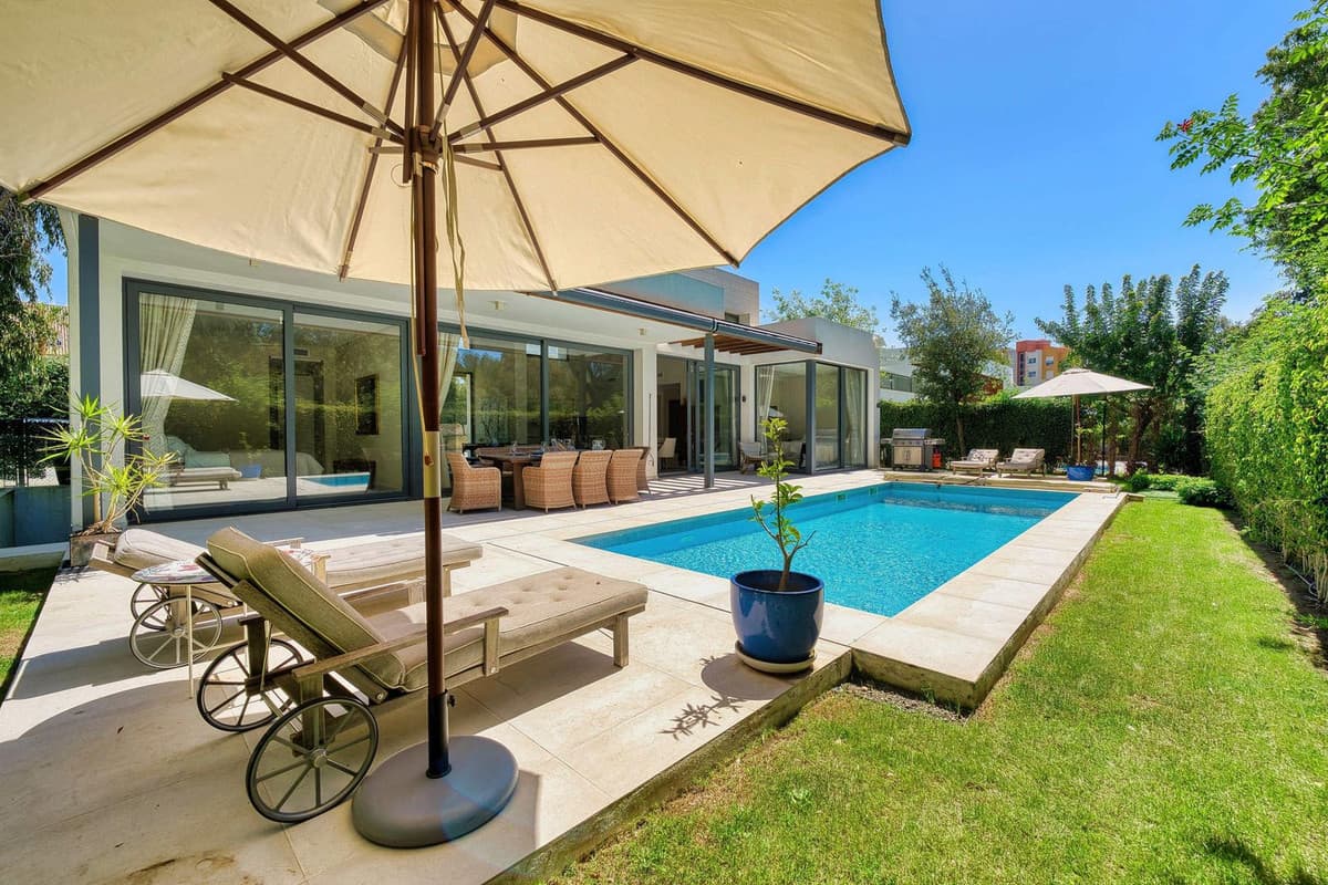 Detached Villa in Estepona — photo 1 of 10
