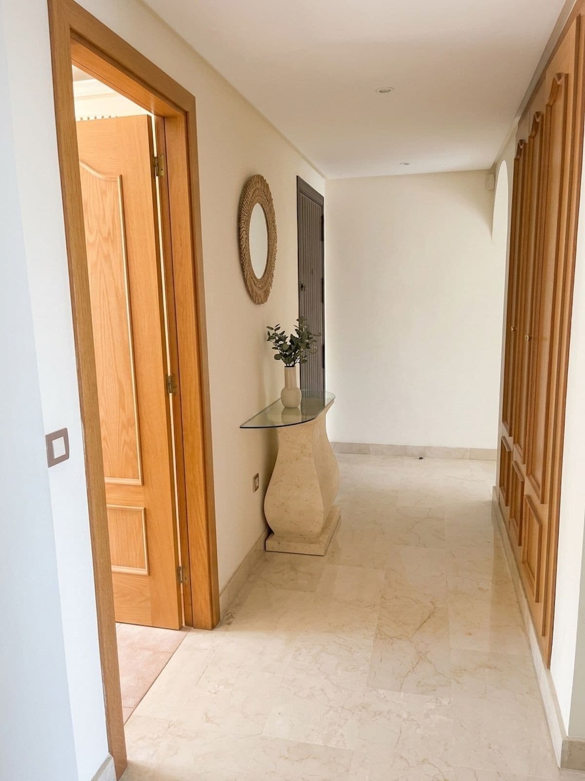 Middle Floor Apartment in Benahavís — photo 4 of 10