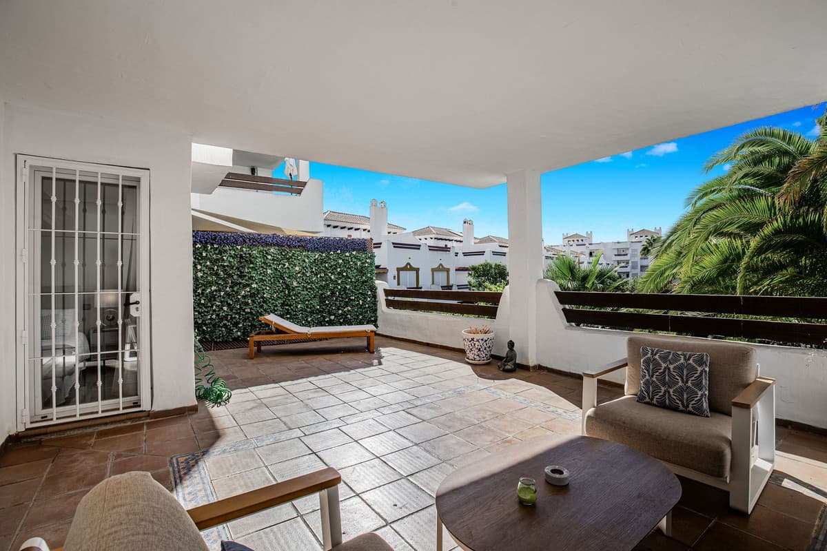 Middle Floor Apartment in Estepona — photo 2 of 10