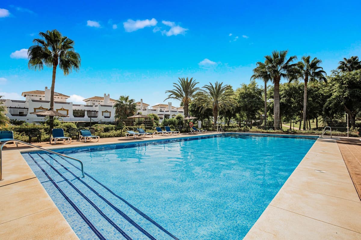 Middle Floor Apartment in Estepona — photo 4 of 10