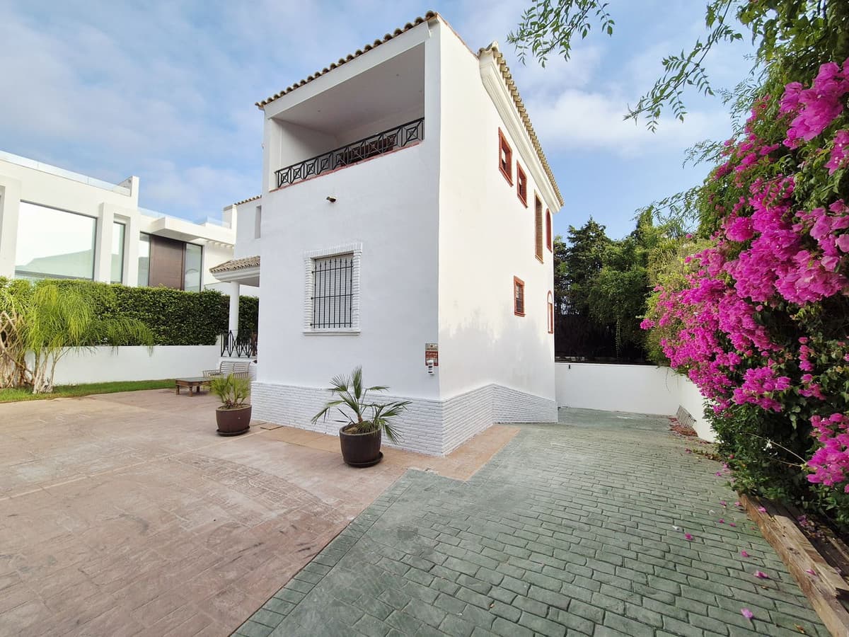 Detached Villa in Guadalmina Baja — photo 4 of 10