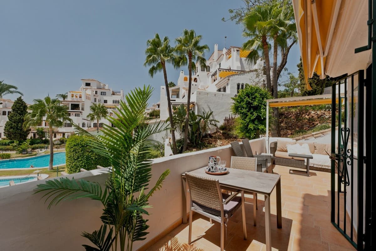 Middle Floor Apartment in Nueva Andalucía — photo 3 of 10