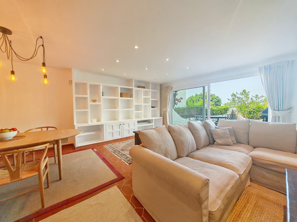 Townhouse in Altos de los Monteros — photo 2 of 10