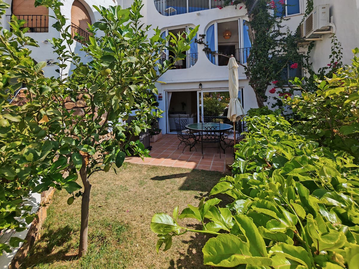 Townhouse in Altos de los Monteros — photo 10 of 10