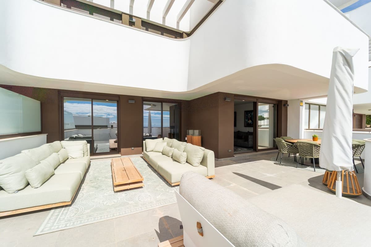 Middle Floor Apartment in Estepona — photo 1 of 10