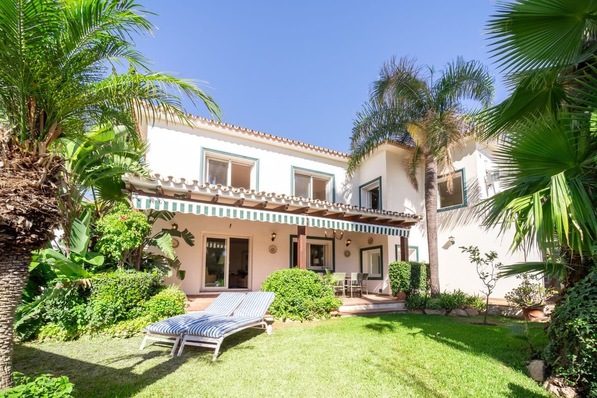 Detached Villa in Marbesa — photo 1 of 10