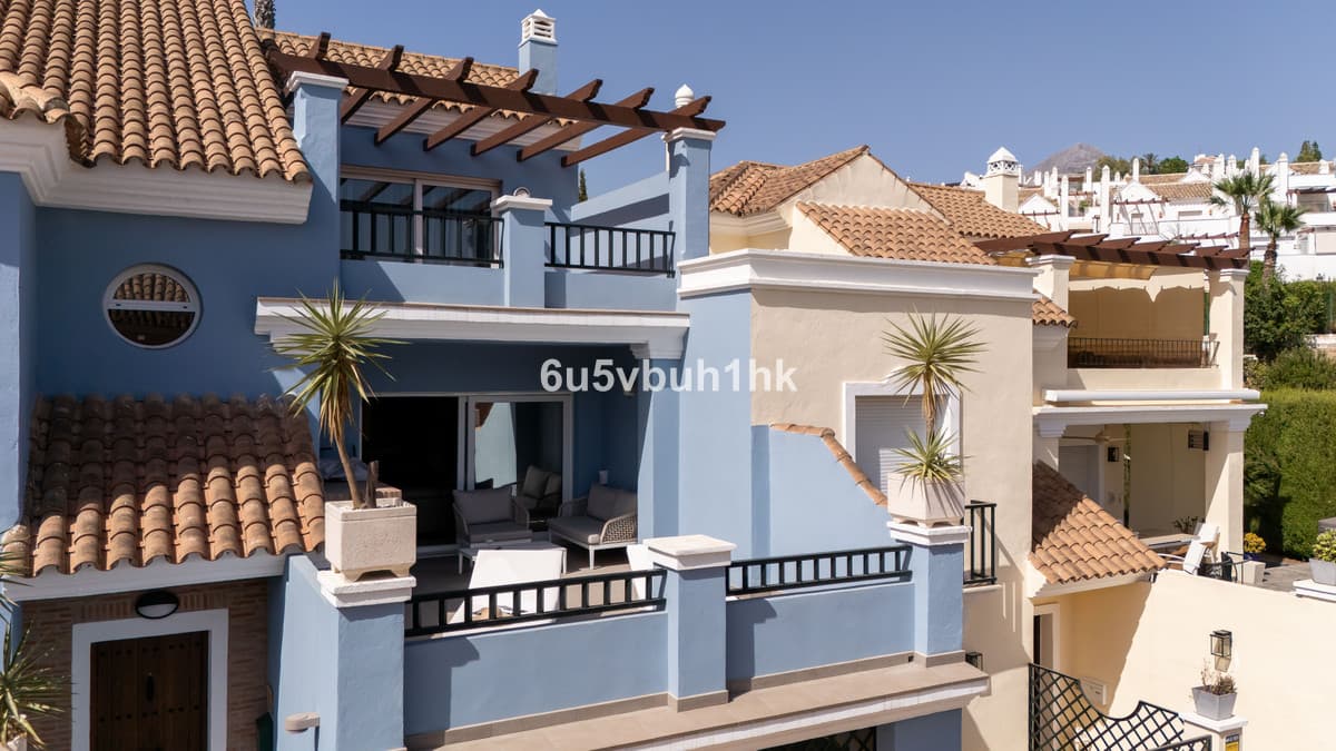 Townhouse in Nueva Andalucía — photo 2 of 10