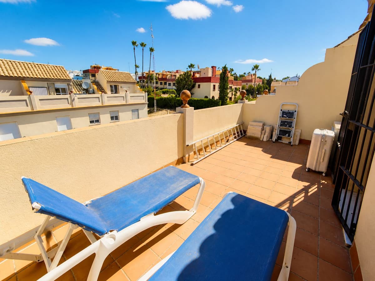 Semi-Detached House in La Duquesa — photo 8 of 10