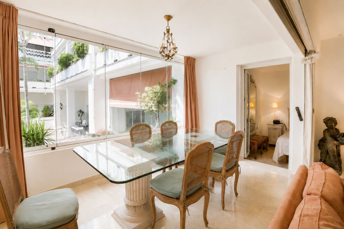 Middle Floor Apartment in Marbella — photo 2 of 10