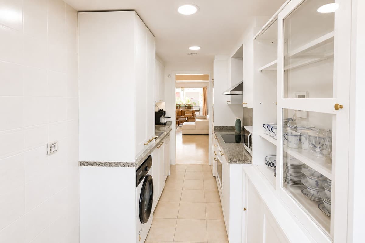Middle Floor Apartment in Marbella — photo 7 of 10