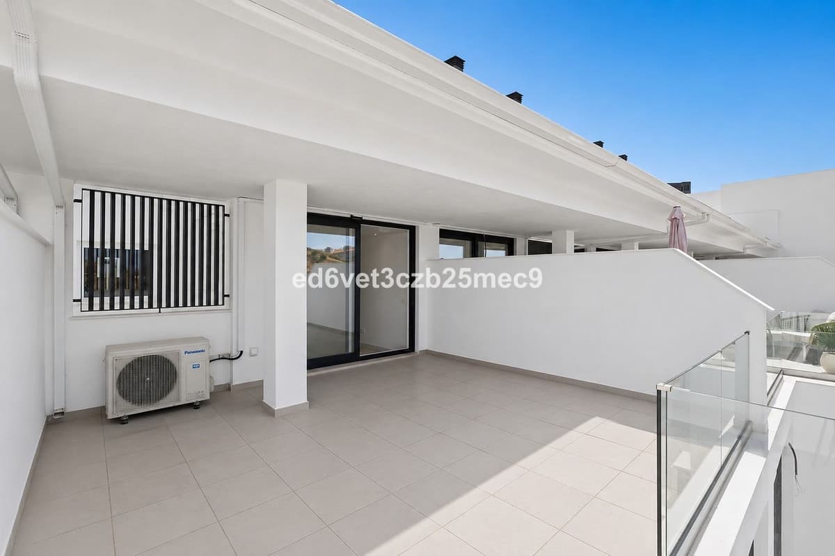 Middle Floor Apartment in Fuengirola — photo 5 of 10