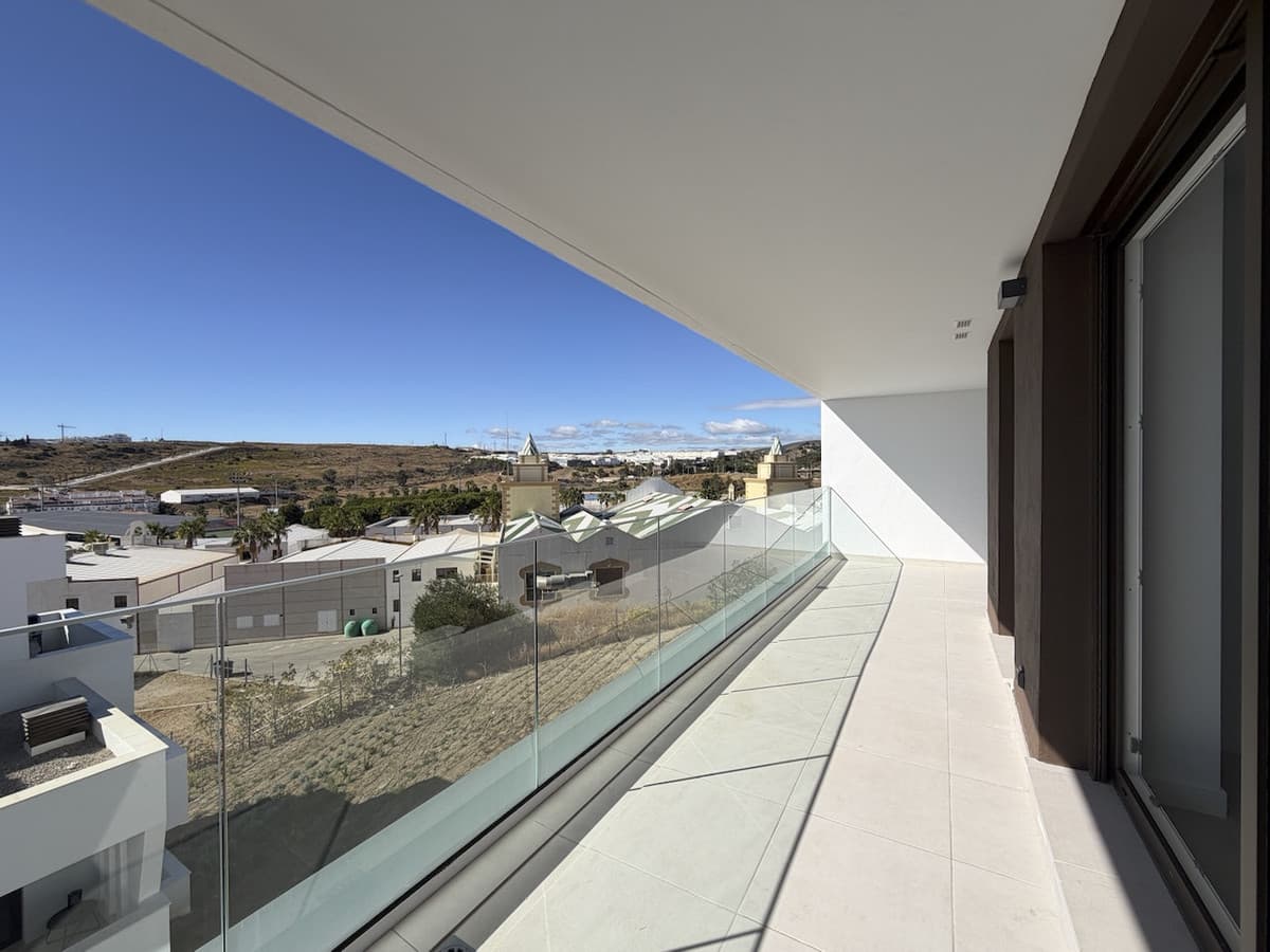 Middle Floor Apartment in Estepona — photo 3 of 10