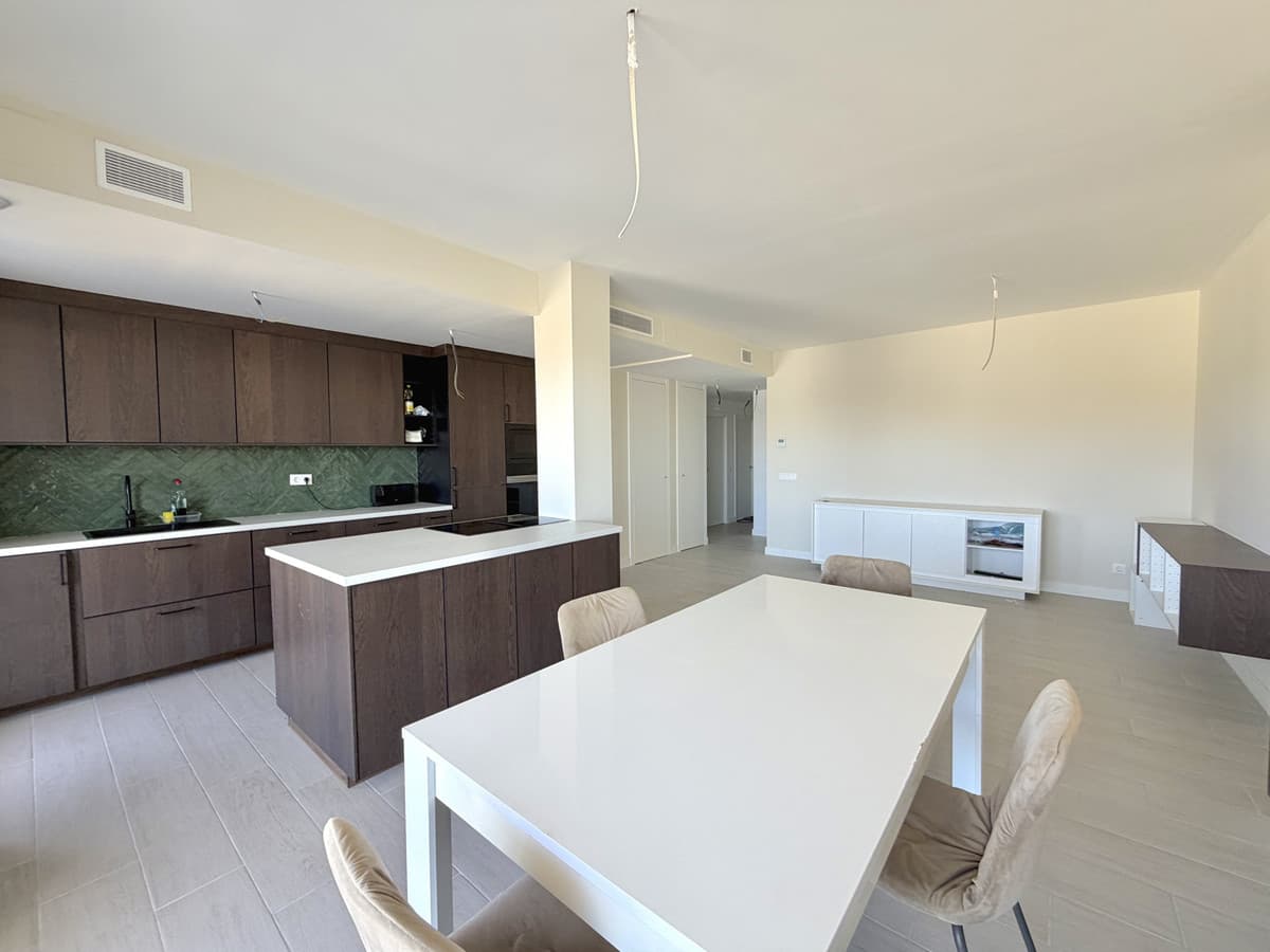 Middle Floor Apartment in Estepona — photo 5 of 10