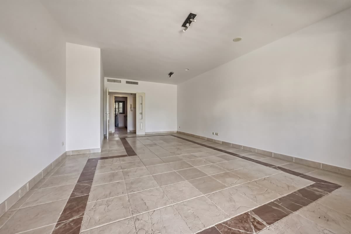 Ground Floor Apartment in Estepona — photo 5 of 10