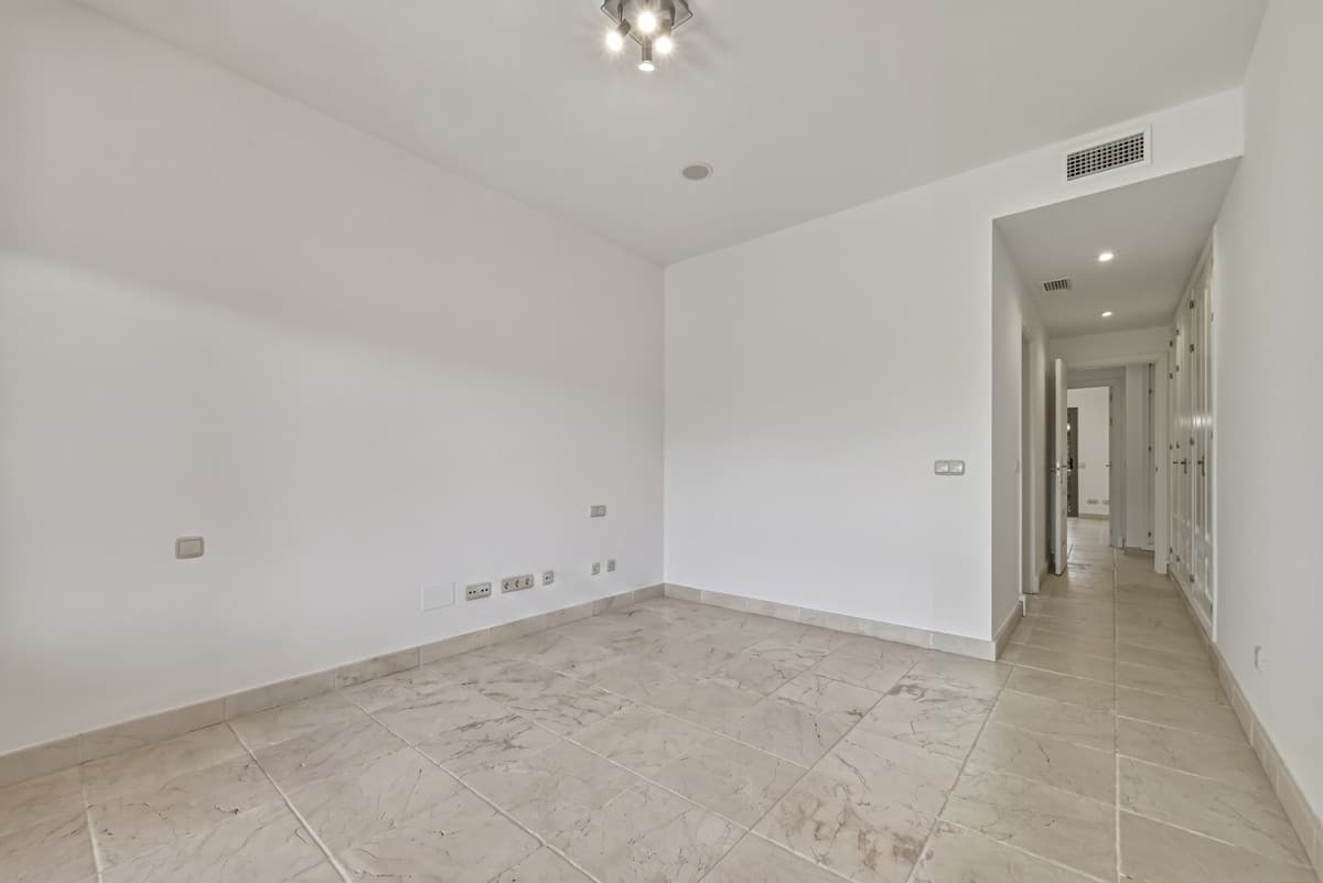 Ground Floor Apartment in Estepona — photo 8 of 10