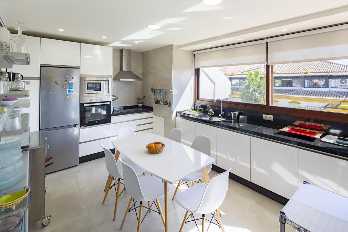 Middle Floor Apartment in Nueva Andalucía — photo 6 of 10