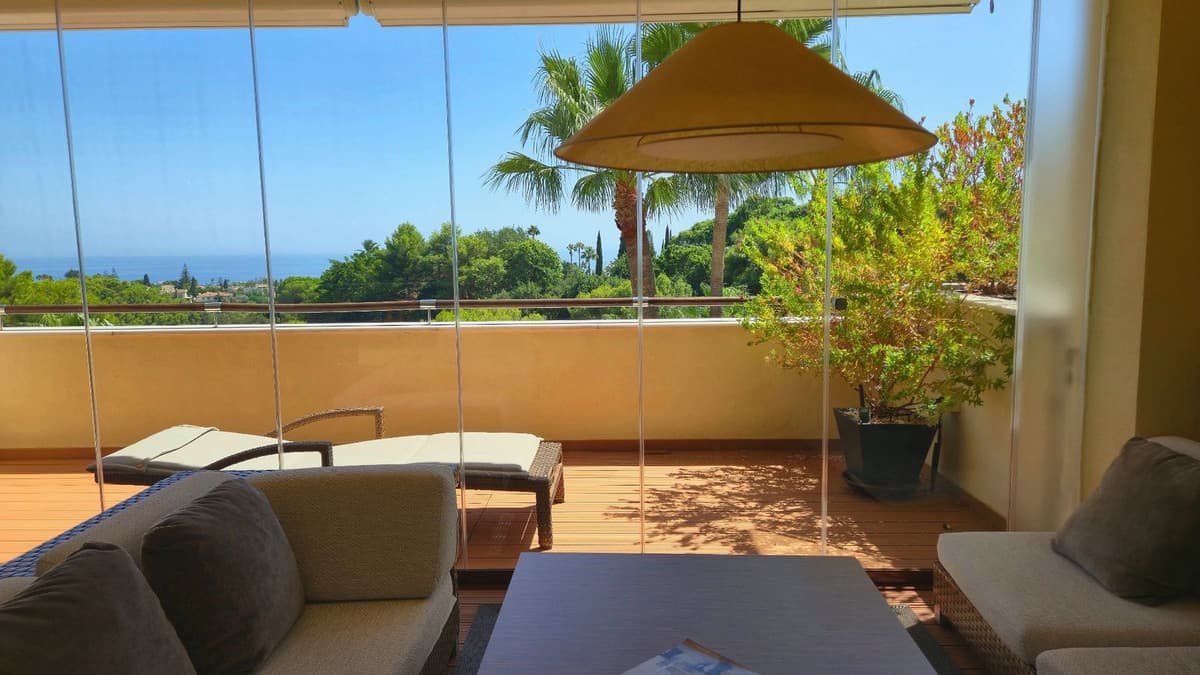 Middle Floor Apartment in Sierra Blanca — photo 2 of 10