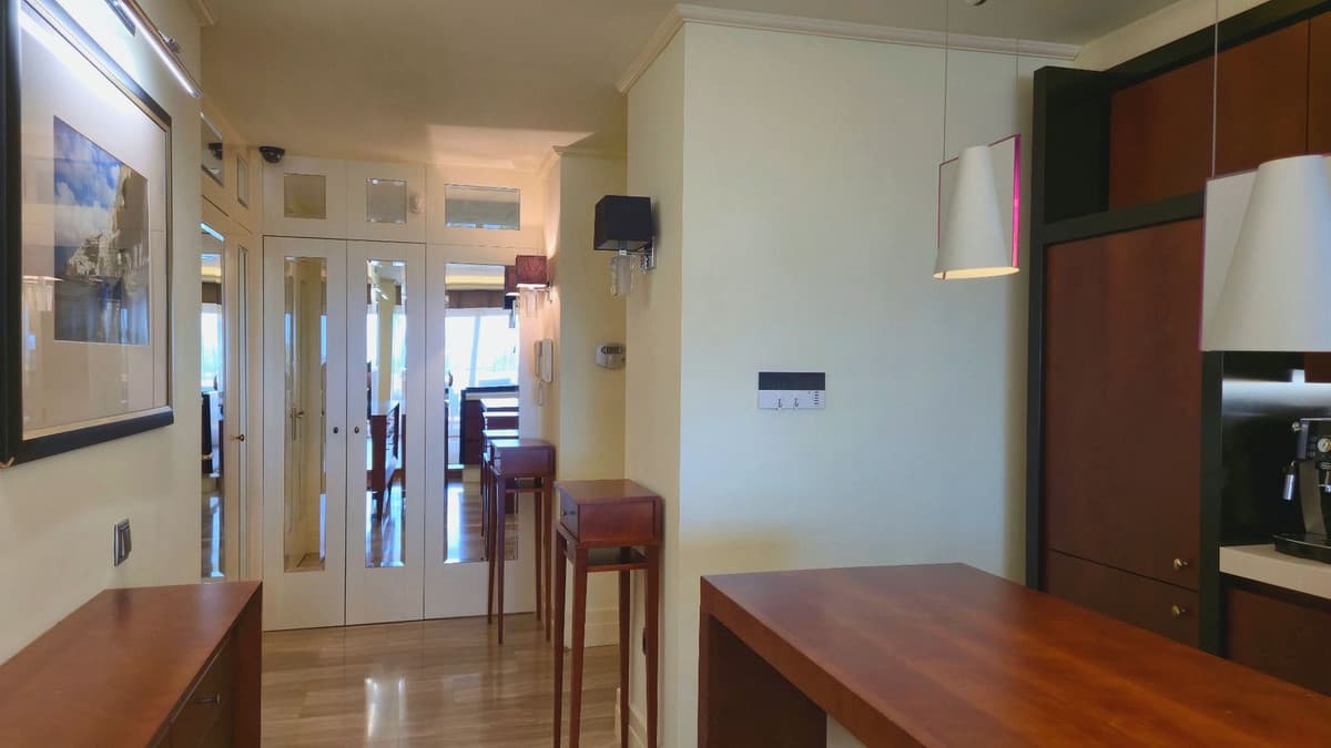 Middle Floor Apartment in Sierra Blanca — photo 4 of 10