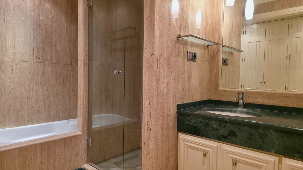 Middle Floor Apartment in Sierra Blanca — photo 8 of 10
