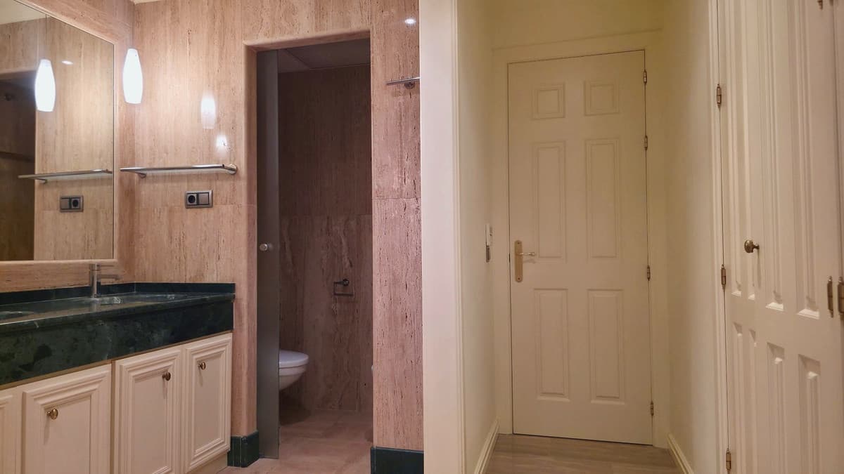 Middle Floor Apartment in Sierra Blanca — photo 9 of 10