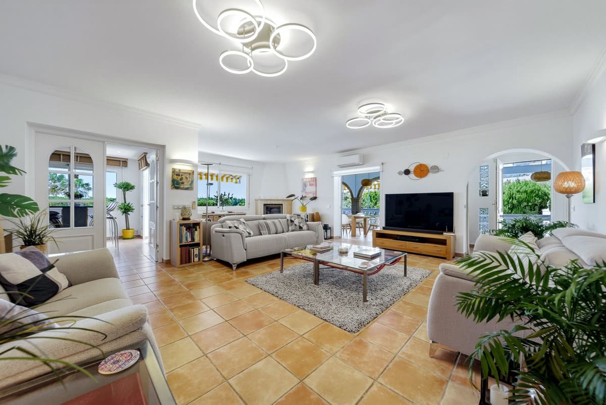 Detached Villa in El Chaparral — photo 2 of 10