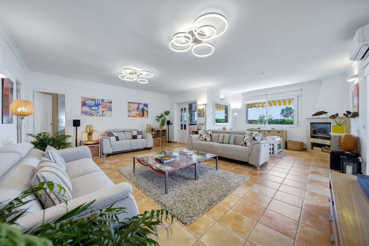 Detached Villa in El Chaparral — photo 4 of 10