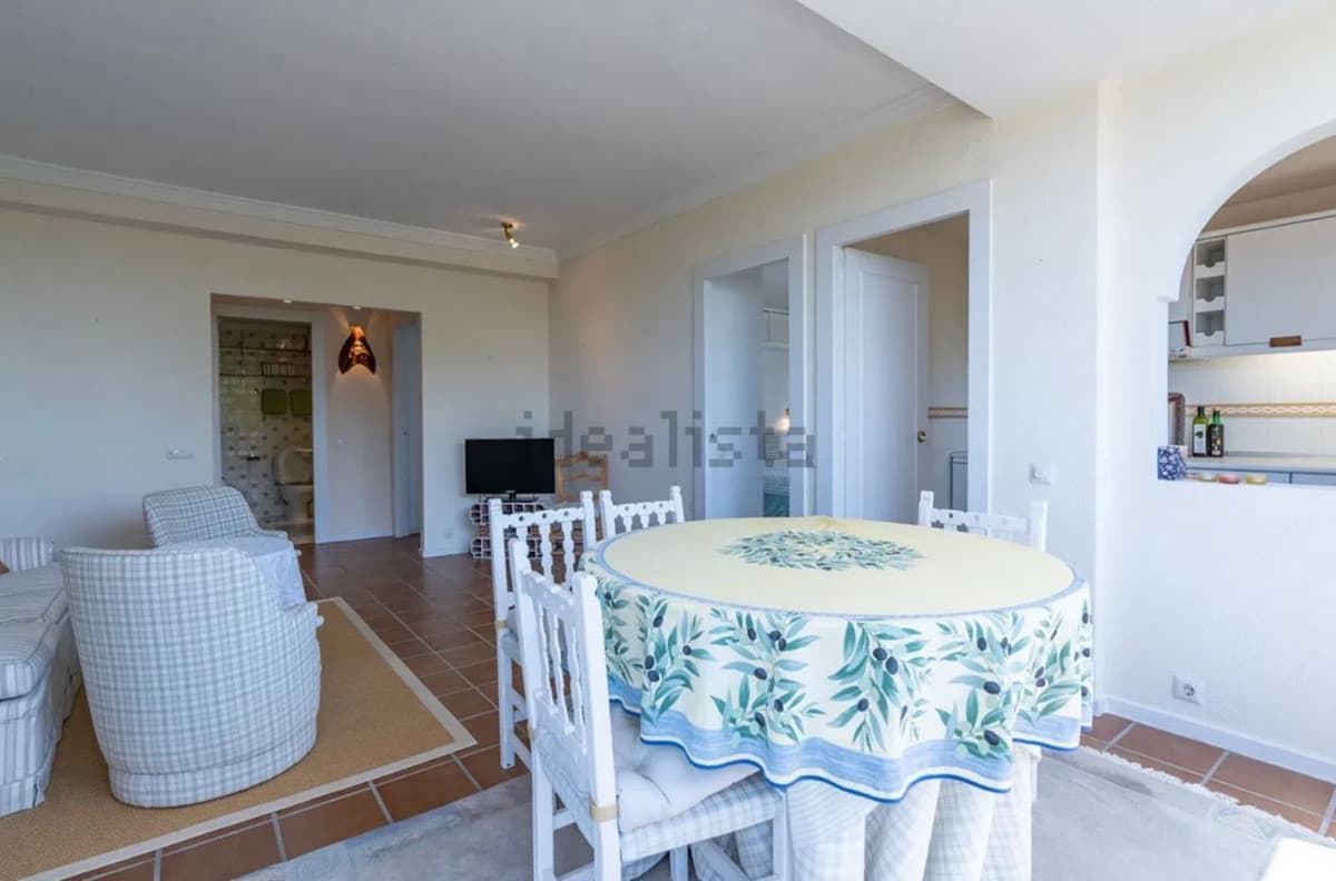 Middle Floor Apartment in Nueva Andalucía — photo 4 of 10