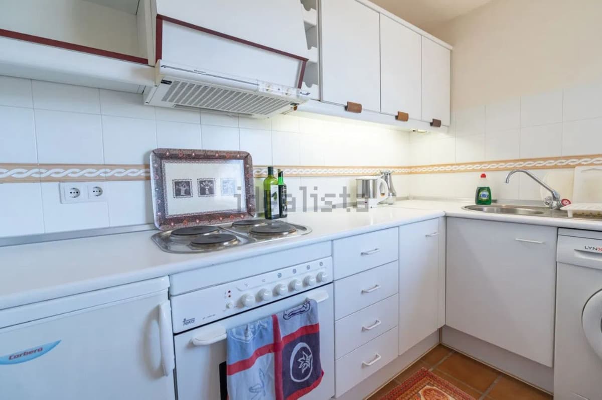 Middle Floor Apartment in Nueva Andalucía — photo 8 of 10