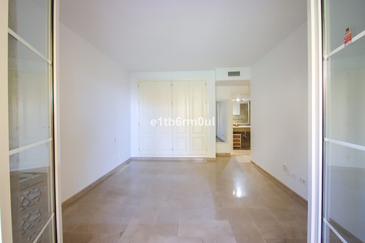 Ground Floor Apartment in Nueva Andalucía — photo 3 of 10