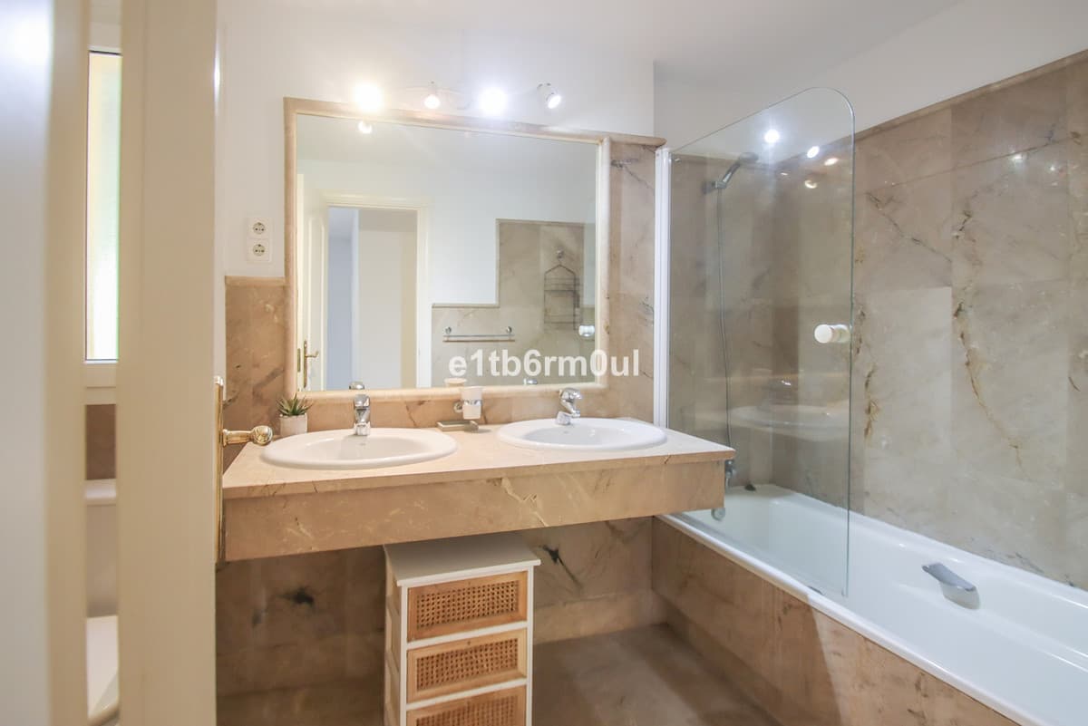 Ground Floor Apartment in Nueva Andalucía — photo 4 of 10