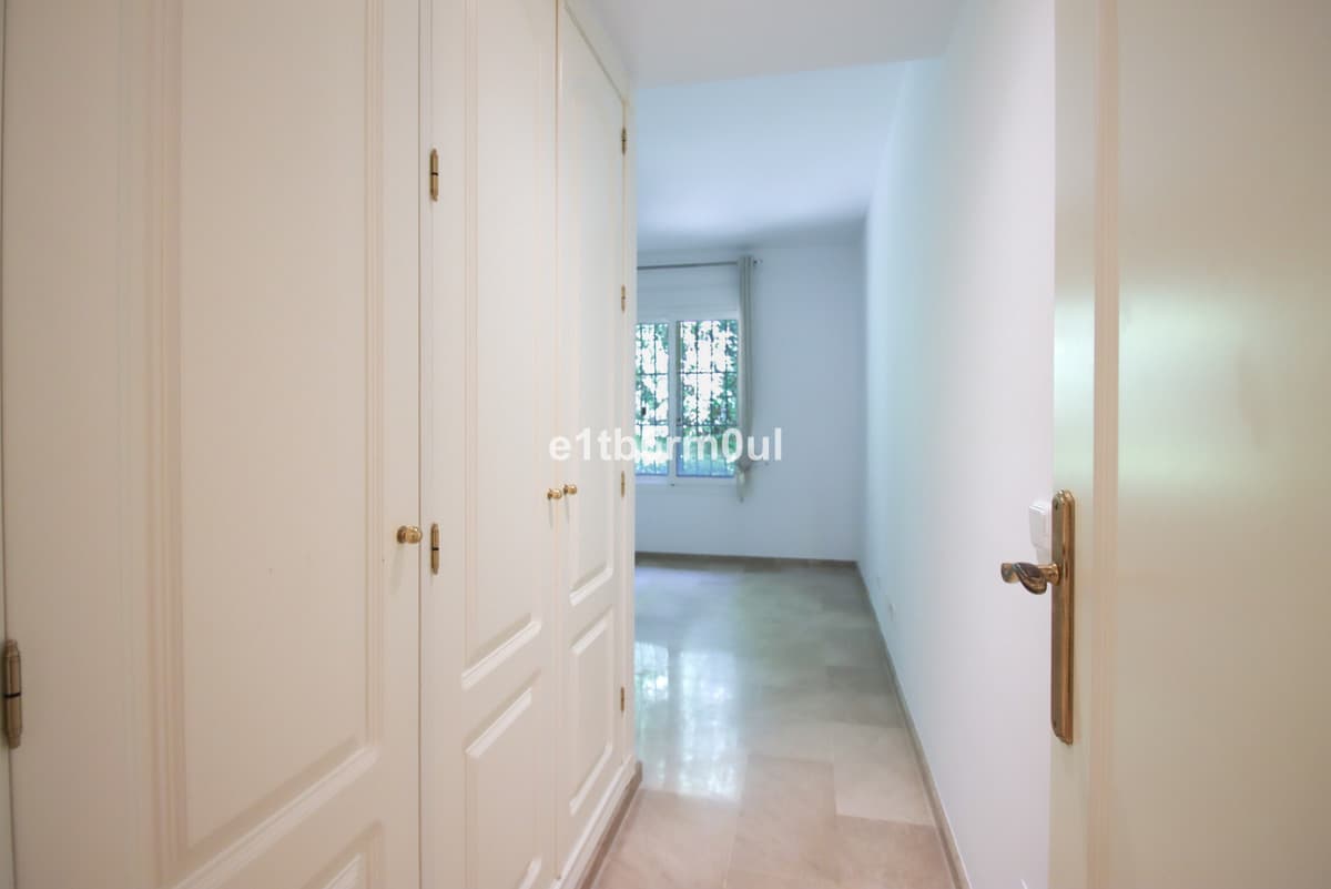 Ground Floor Apartment in Nueva Andalucía — photo 5 of 10