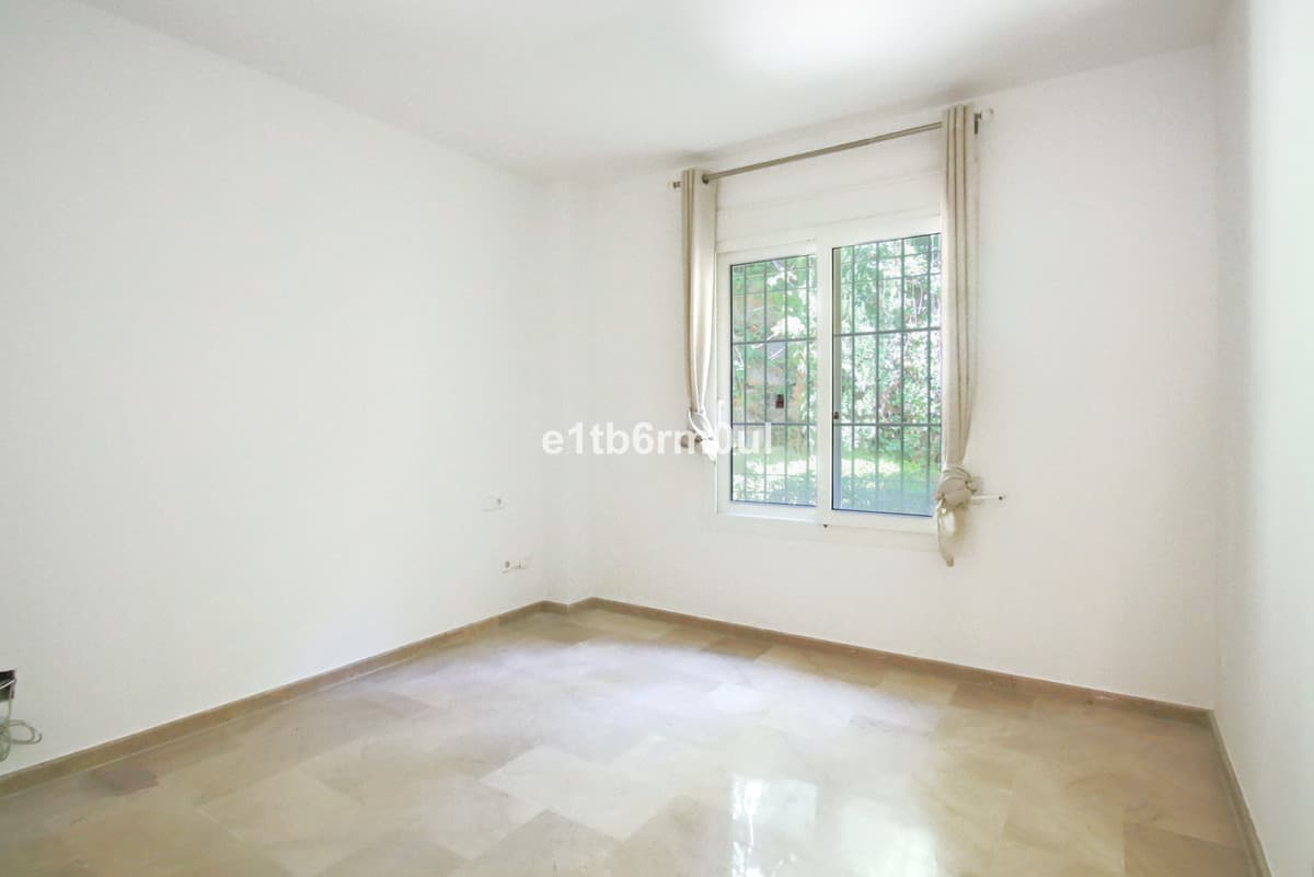 Ground Floor Apartment in Nueva Andalucía — photo 6 of 10