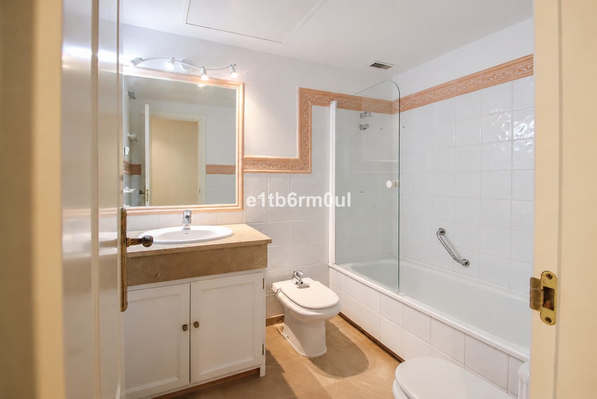Ground Floor Apartment in Nueva Andalucía — photo 10 of 10