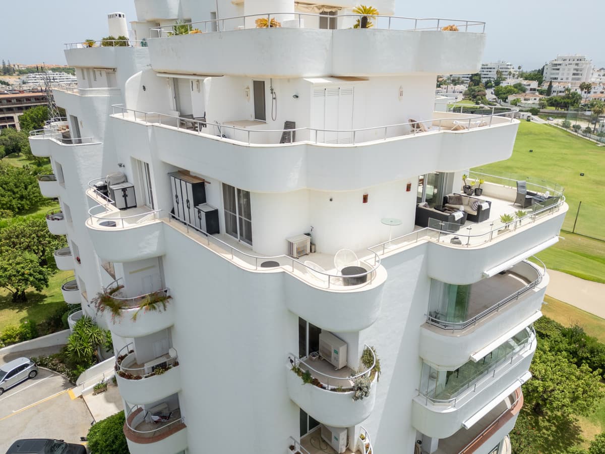 Middle Floor Apartment in Guadalmina Alta — photo 2 of 10