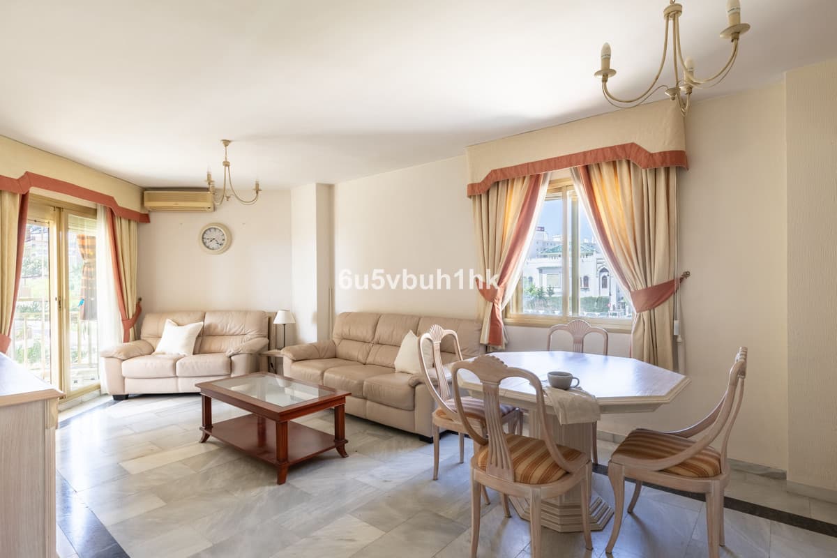 Middle Floor Apartment in Fuengirola — photo 4 of 10