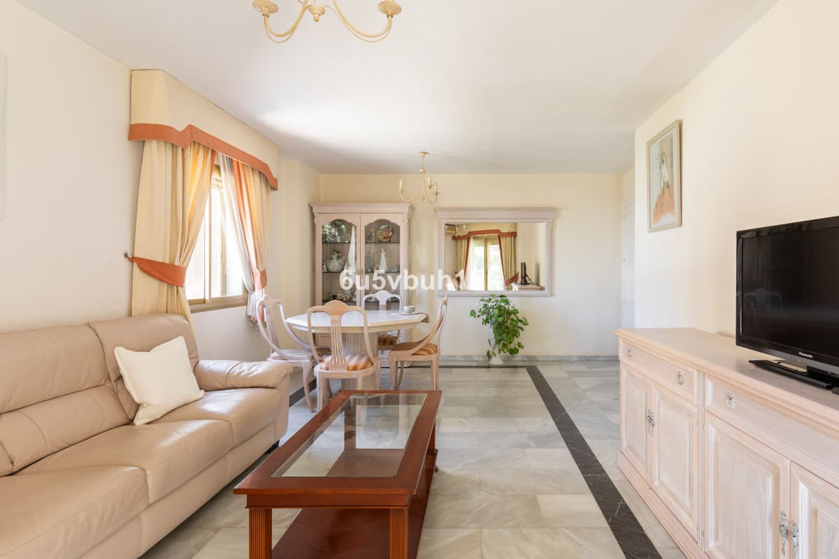 Middle Floor Apartment in Fuengirola — photo 5 of 10