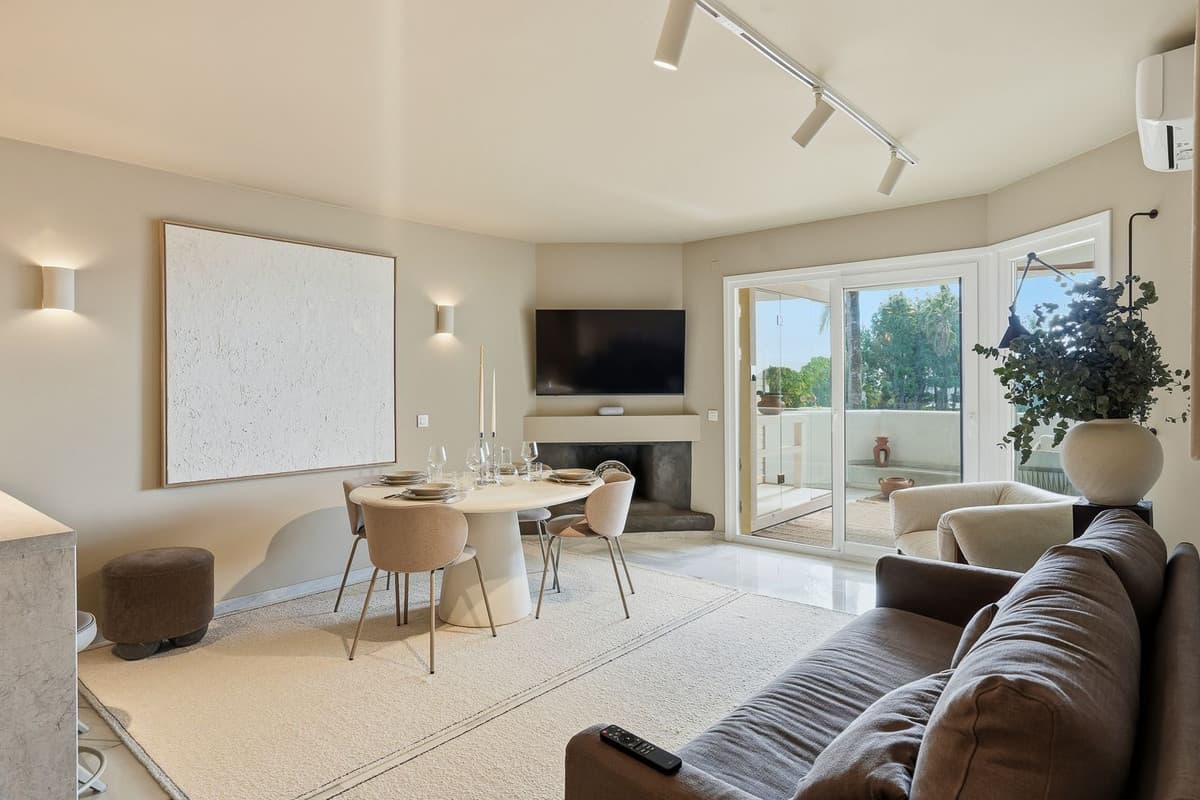 Middle Floor Apartment in Calahonda — photo 8 of 10